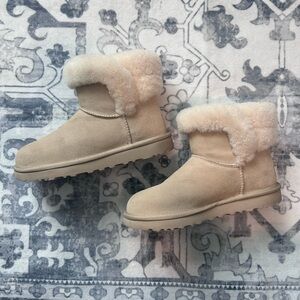 UGG Saniya Shearling Mini Boots | Sawdust Tan | Size 6 | EUC